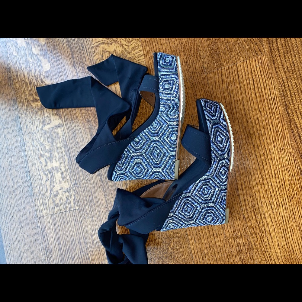 Donald J Pliner platform heels